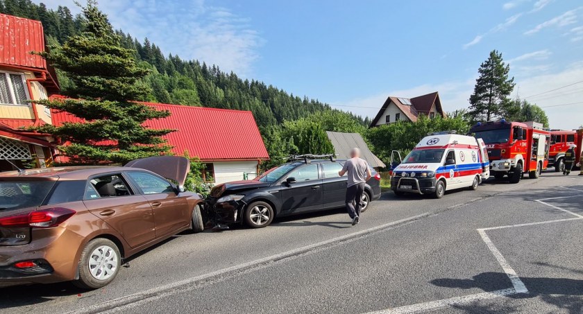 Zderzenie trzech samochodów pod Babią Górą