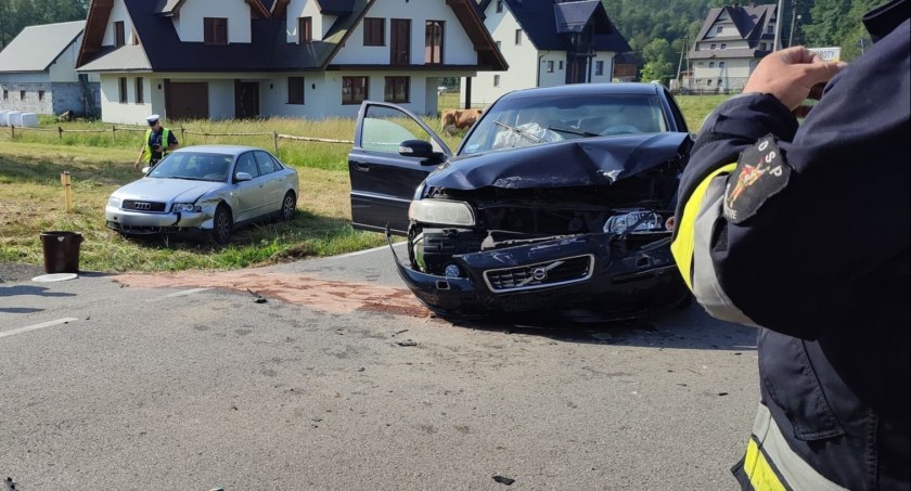 Zderzenie dwóch samochodów w Starem Bystrem