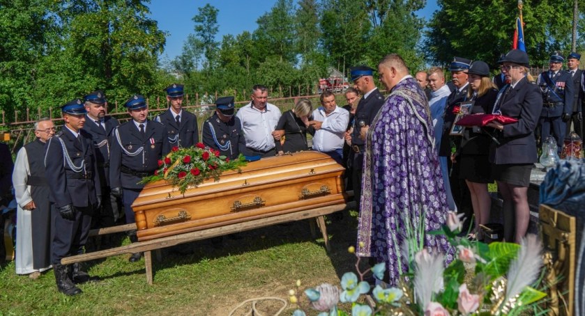 Ostatnie pożegnanie prezesa OSP Tybsz śp. Bogumiła Łojka