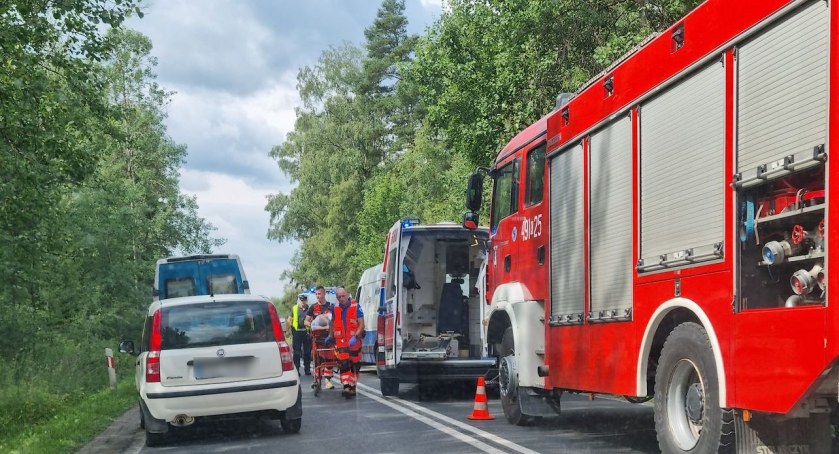 Groźne zderzenie dwóch samochodów