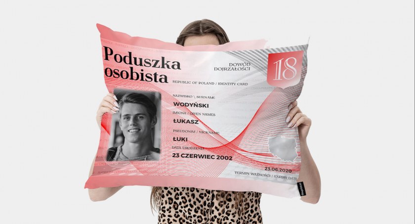 Bestsellery 2022 roku - prezenty na 18 urodziny