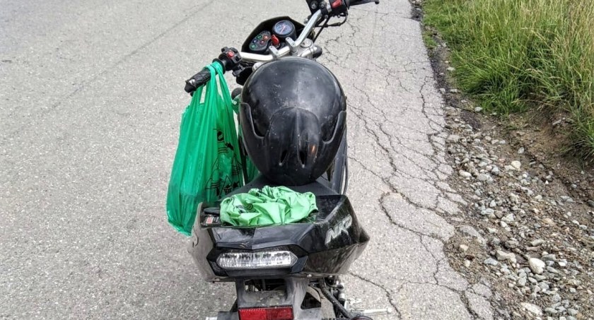 Pijany, poszukiwany do odbycia kary więzienia jechał na niezarejestrowanym i nieubezpieczonych motorowerze