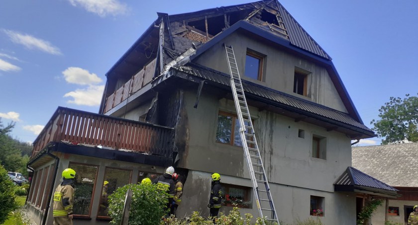 Strażacy uratowali dom przed spaleniem