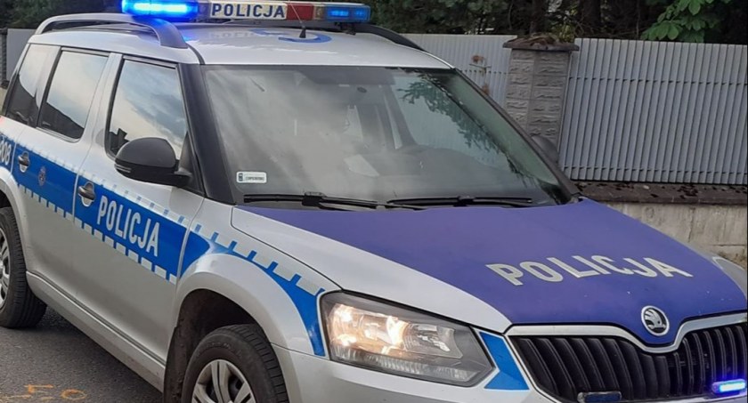 Motorowerzysta po spożyciu alkoholu jechał po chodniku i nie posiadał uprawnień do kierowania