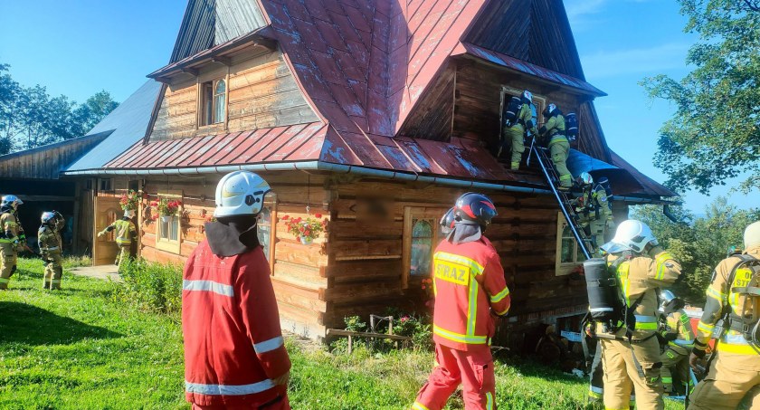 Pożar w drewnianej chałupie na Słodyczkach 