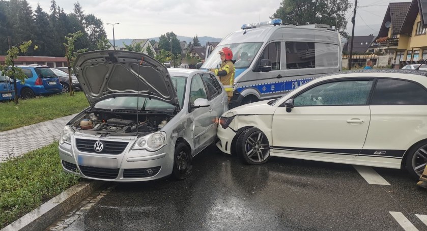 Dwie osoby poszkodowane w zderzeniu samochodów