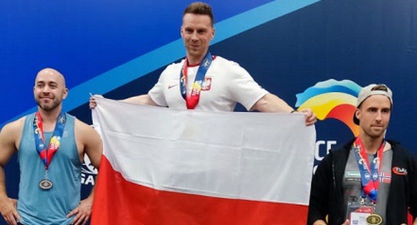 Międzynarodowy sukces policjanta z Podhala w wyciskaniu sztangi leżąc
