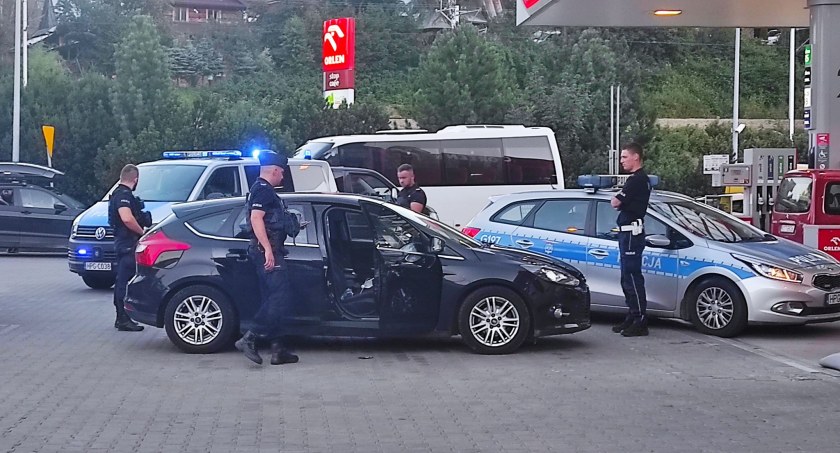 Byli poszukiwani, mieli maczety - policja komentuje wczorajszą obławę w Zakopanem