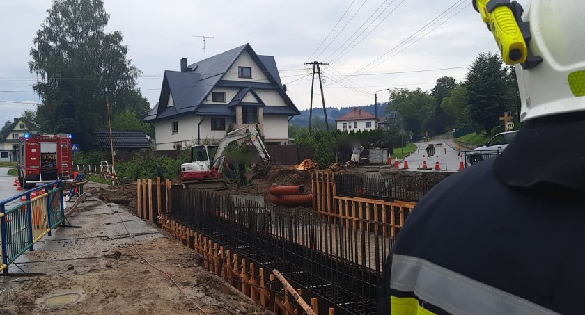 Zalana budowa mostku