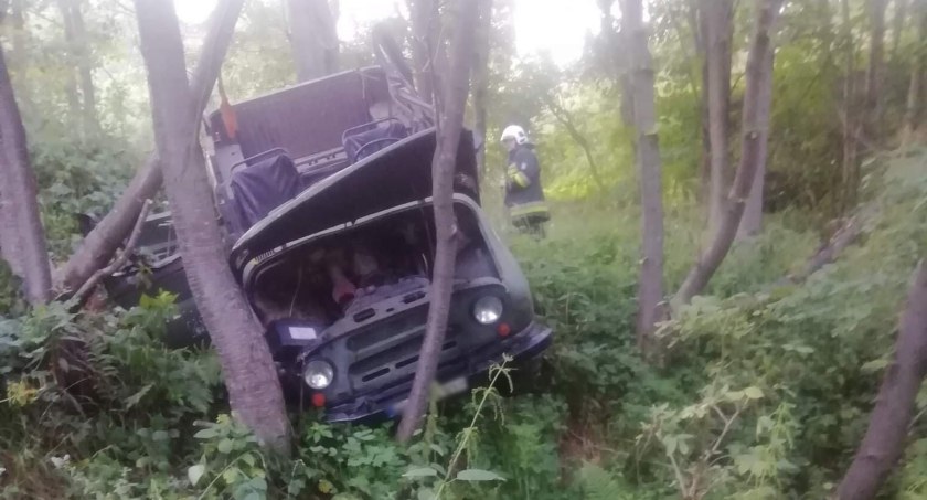 Wypadek terenówki - poszkodowanego zabrał śmigłowiec LPR