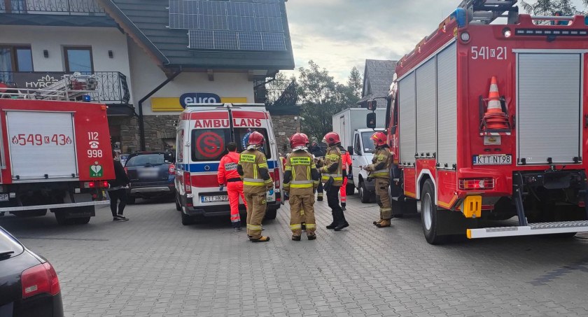 Kobieta potrącona przed sklepem