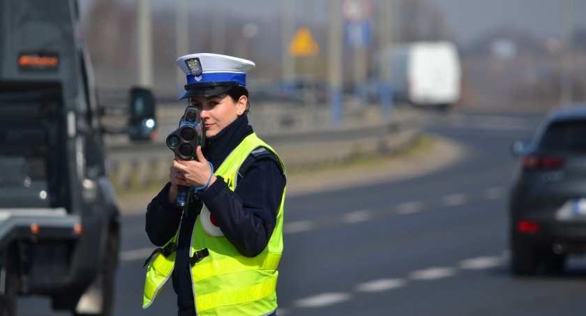 Zadbajmy o bezpieczeństwo na drogach podczas długiego weekendu sierpniowego