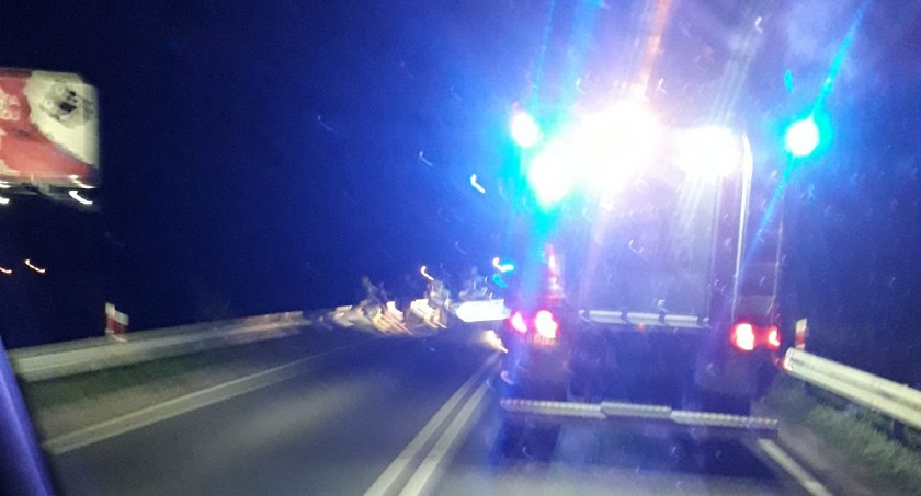 Koń zderzył się z samochodem na zakopiance - nie przeżył