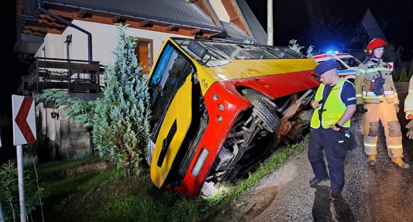 Autobus wypadł z drogi