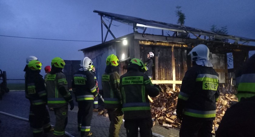 Pożar garażu z fotowoltaiką na dachu 