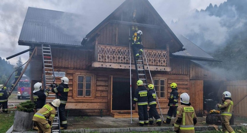 W ogniu stanęła drewniana góralska siedziba Pienińskiego Oddziału Związku Podhalan