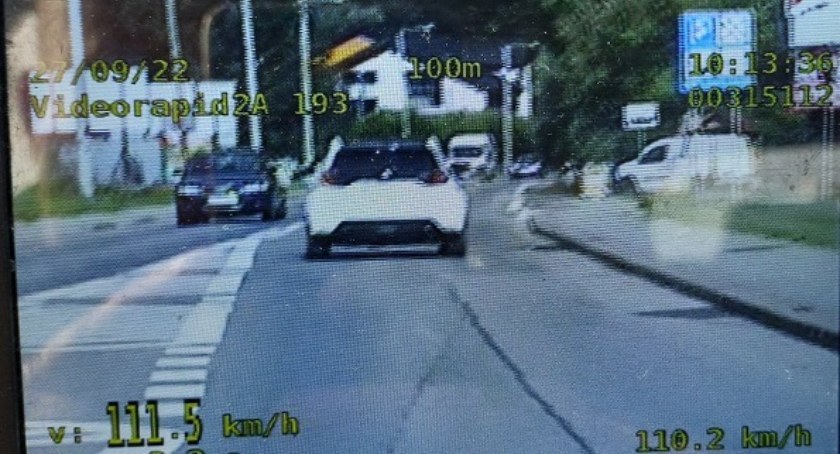 Mandat 2 000 zł, 16 punktów karnych i utrata prawa jazy na 3 miesiące - jechał za szybko