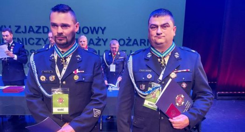 Druhowie OSP Maruszyna odznaczeni za pomoc poszkodowanym w wypadku w Dąbrowie Górniczej