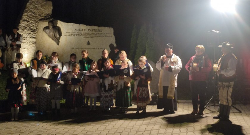 Wieczornica z Janem Pawłem II w Zębie