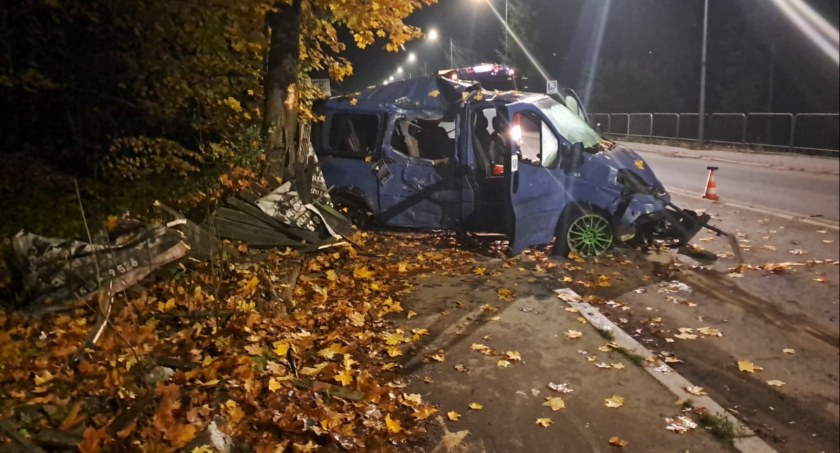 Rozbiła się o drzewo - miała 1,7 promila alkoholu we krwi