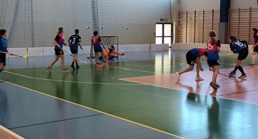 Powiatowa Liceliada  Ośrodka  Sportowego Nowy Targ w unihokeju dziewcząt