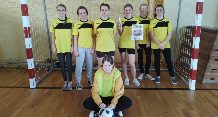 Igrzyska Młodzieży Szkolnej Ośrodka Sportowego Pieniny w halowej piłce nożnej dziewcząt