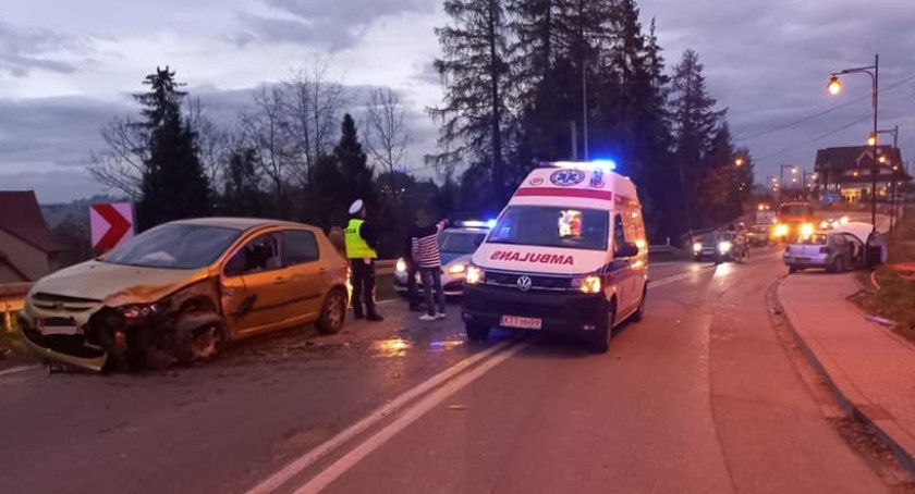 Zderzenie samochodów, ranne 2 osoby - jeden z kierowców miał prawie 1,7 promila alkoholu