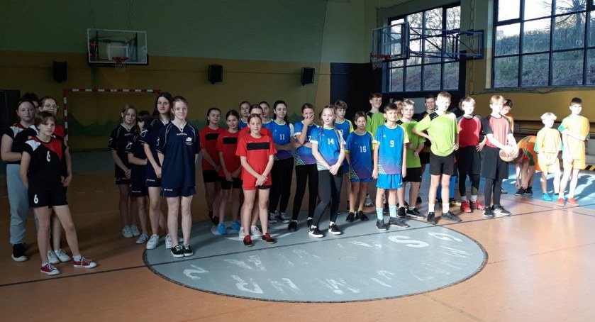 Powiatowe Igrzyska Dzieci w  koszykówce 3x3 dziewcząt i chłopców