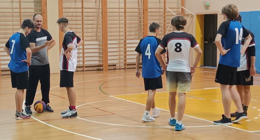 Powiatowa Liceliada  w koszykówce 3x3 chłopców