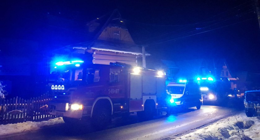 Wezwano strażaków i ratowników, jednak kobieta zmarła 