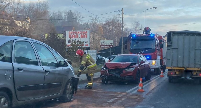 Poranny dzwon w Rabce - kierująca zabrana do szpitala