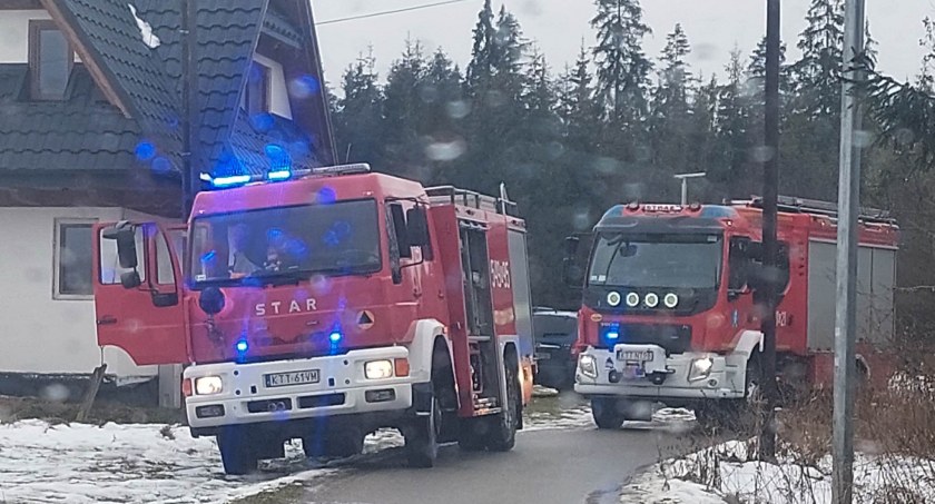 Starsza kobieta poszkodowana podczas palenia w piecu
