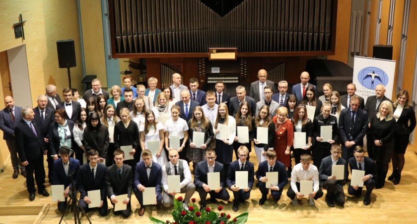 Przyznano stypendia Prezesa Rady Ministrów dla najzdolniejszych uczniów szkół ponadpodstawowych 