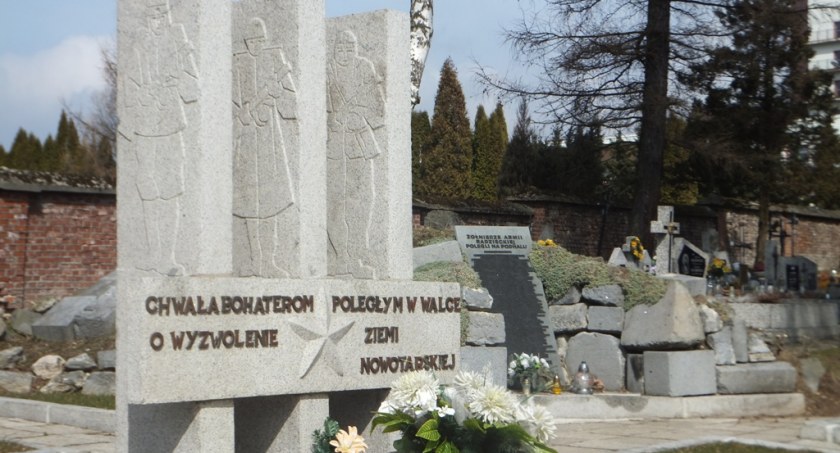Chcą usunięcia z nowotarskiego cmentarza pomnika sowieckiego