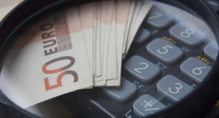 Koszt kominka w domu – jak go obliczyć?