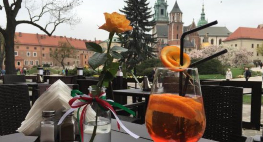 Wieczór na rynku w Krakowie? Tutaj zjesz wspaniałą kolację.