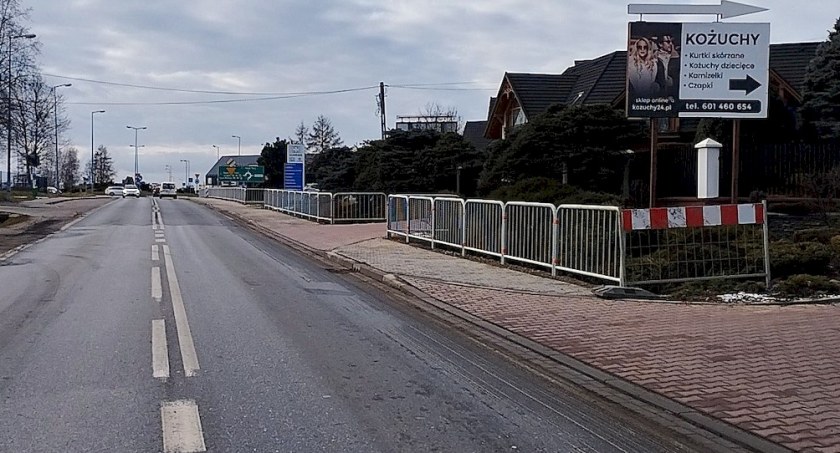 Budowa chodnika od ronda w kierunku Waksmundu zakończona