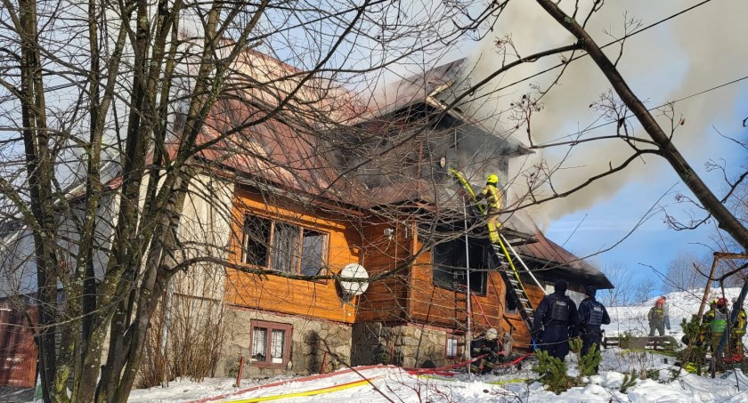 Tragedia przed świętami - pomóżmy ośmioosobowej rodzinie, której spłonął dom na Zoniówce