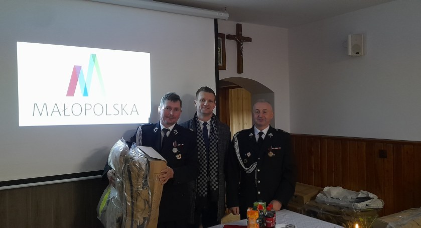 Strażacy z Gminy Łapsze Niżne otrzymali ubrania bojowe
