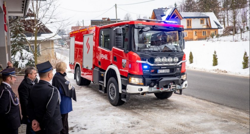 Nowy samochód ratowniczo-gaśniczy dla OSP w Nowem Bystrem 