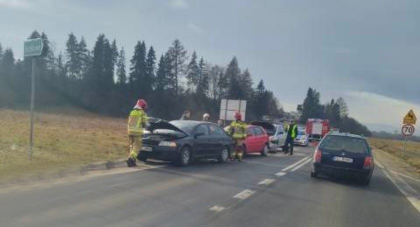 Zderzenie trzech samochodów w Harklowej