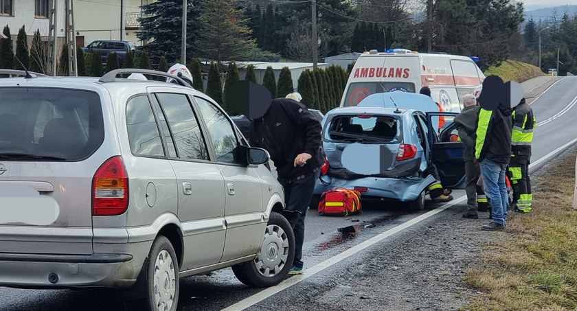 Kraksa na drodze ze Skomielnej do Rabki