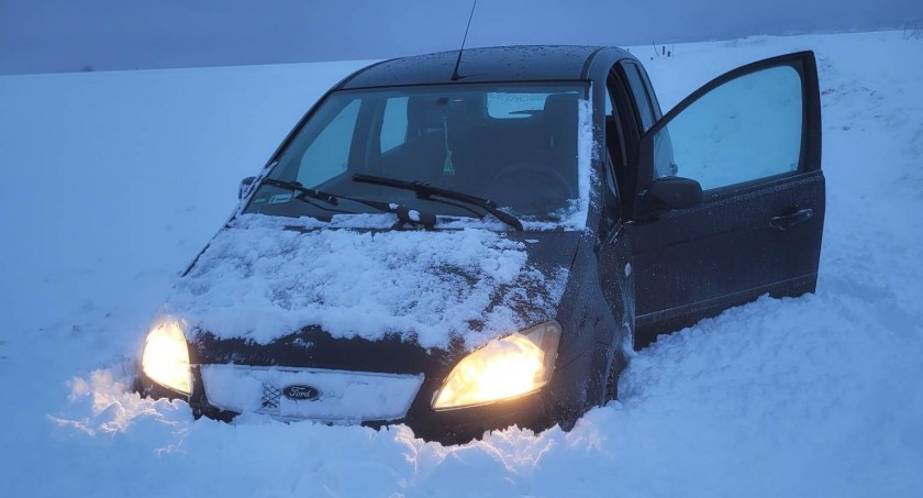 Śniegowy problem w górskich miejscowościach - mieszkaniec przedstawia, jak jest codziennie podczas opadów