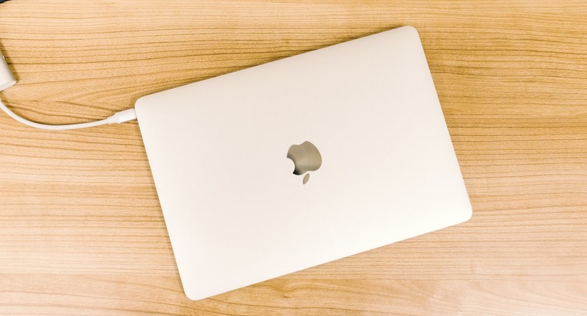 Jak zainstalować nowy dysk twardy w Macbooku?