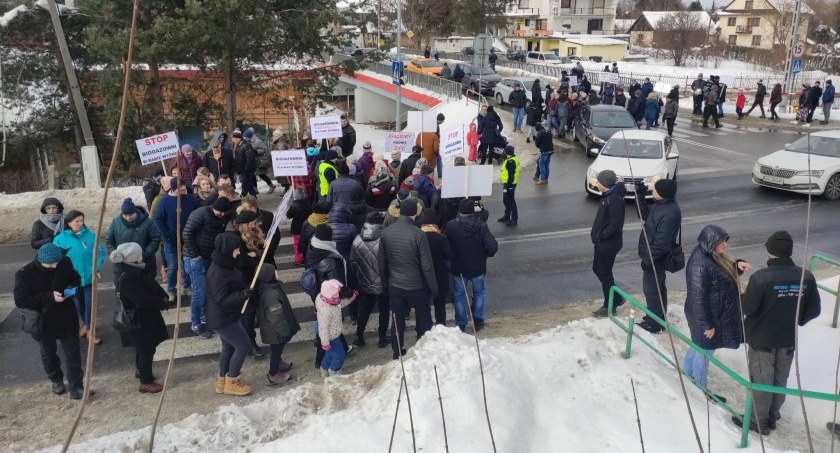 Zablokowali ruch w Rabie Wyżnej w ramach protestu 