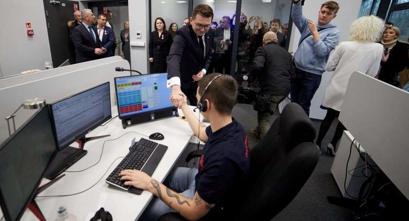 Europejski Dzień Numeru Alarmowego 112 - to tam zaczyna się walka z czasem, walka o zdrowie i życie