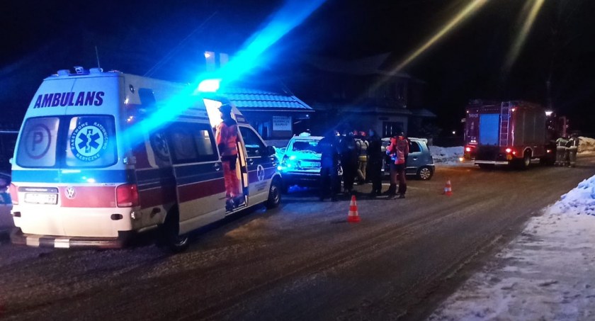 Jedna osoba poszkodowana w zderzeniu samochodów osobowych
