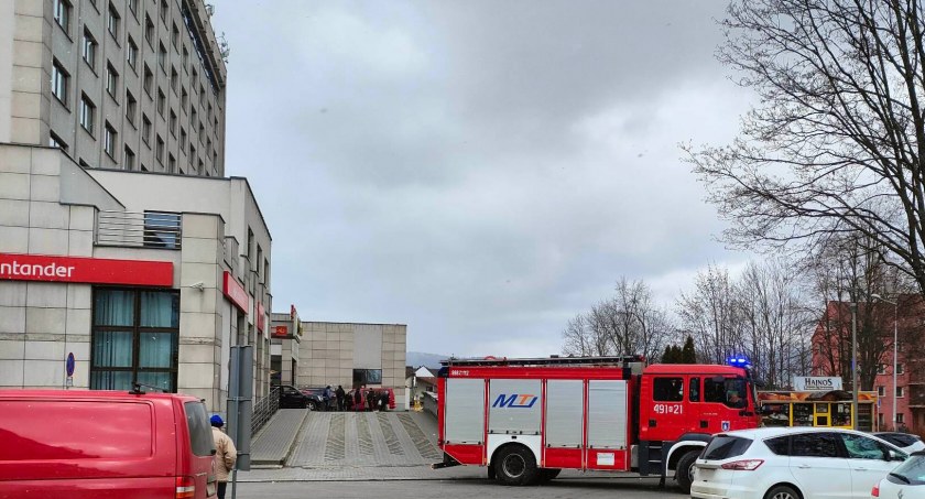 Ewakuacja ze sklepów w nowotarskiej galerii 