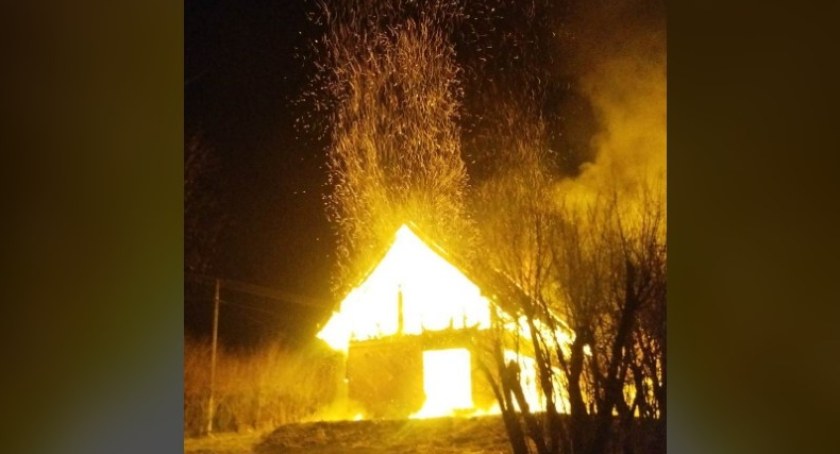 Domki letniskowe w ogniu