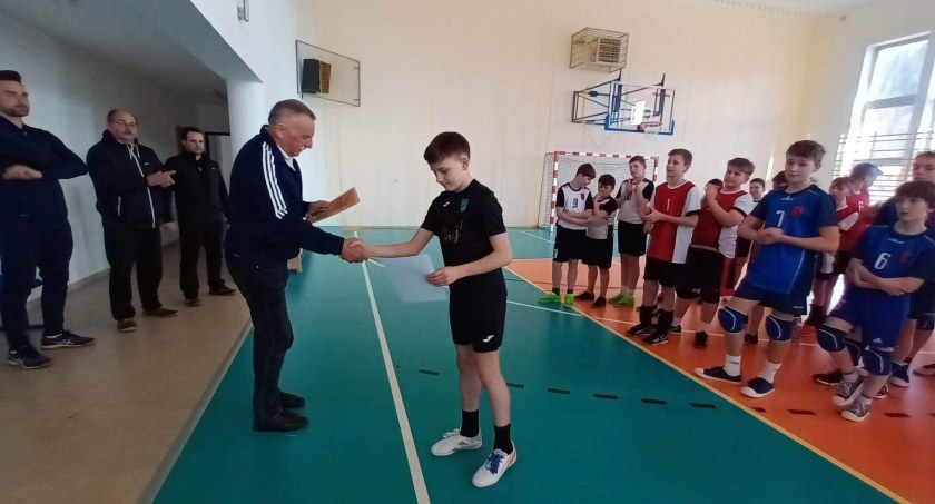 Rozegrano Igrzyska Dzieci  Powiatu  Nowotarskiego w Mini Piłce Siatkowej  chłopców